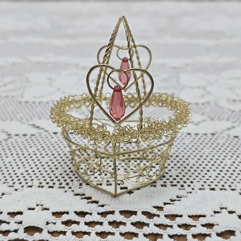 Gold Wire Heart Mini Basket 3.5